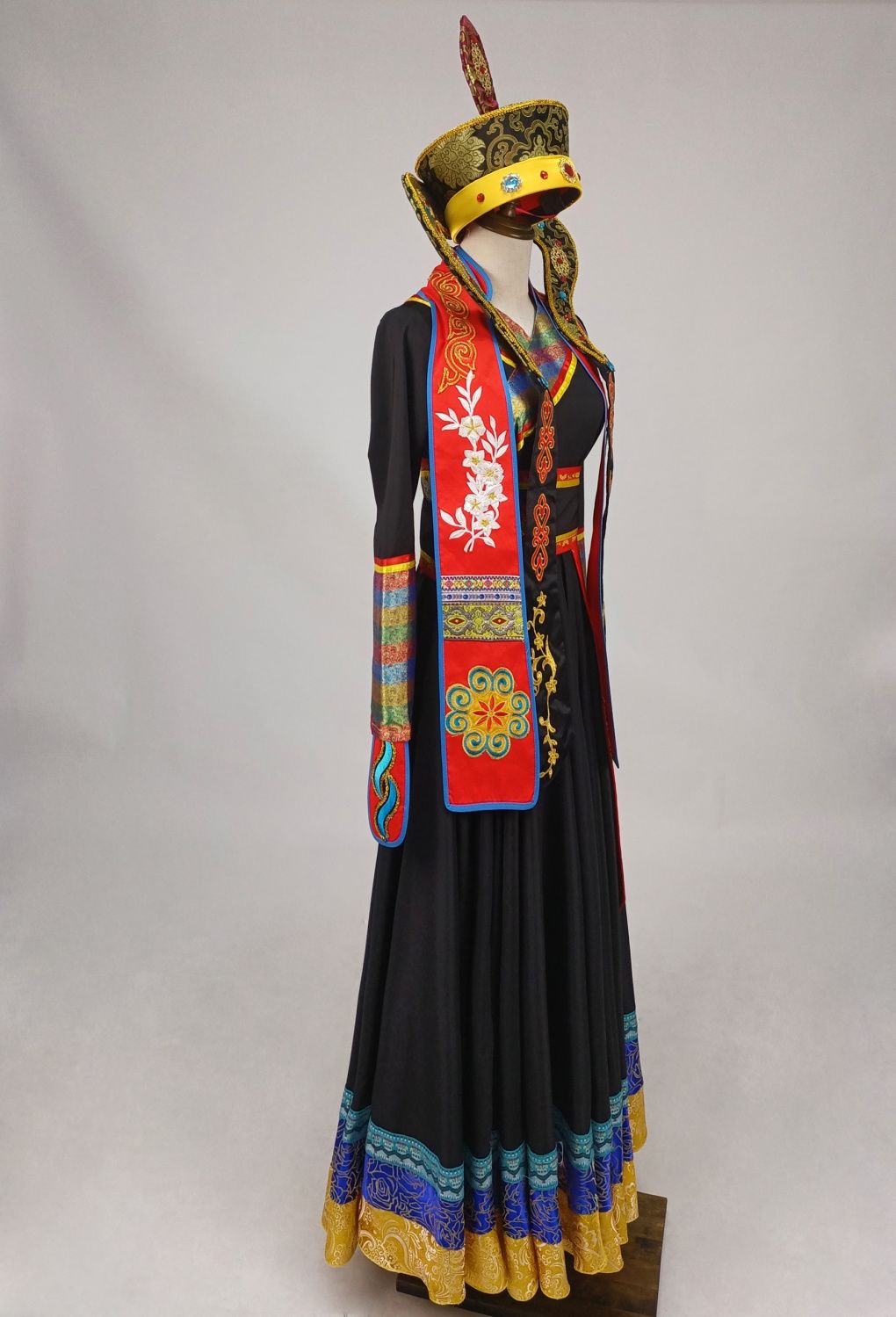 Black and Red Full-Length Folk Ensemble — photograph 2