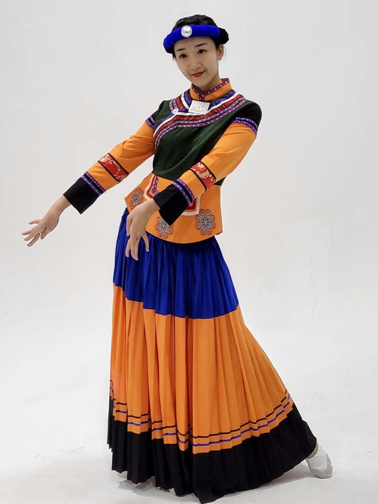 Color-Block Folk Dance Ensembles — photograph 2