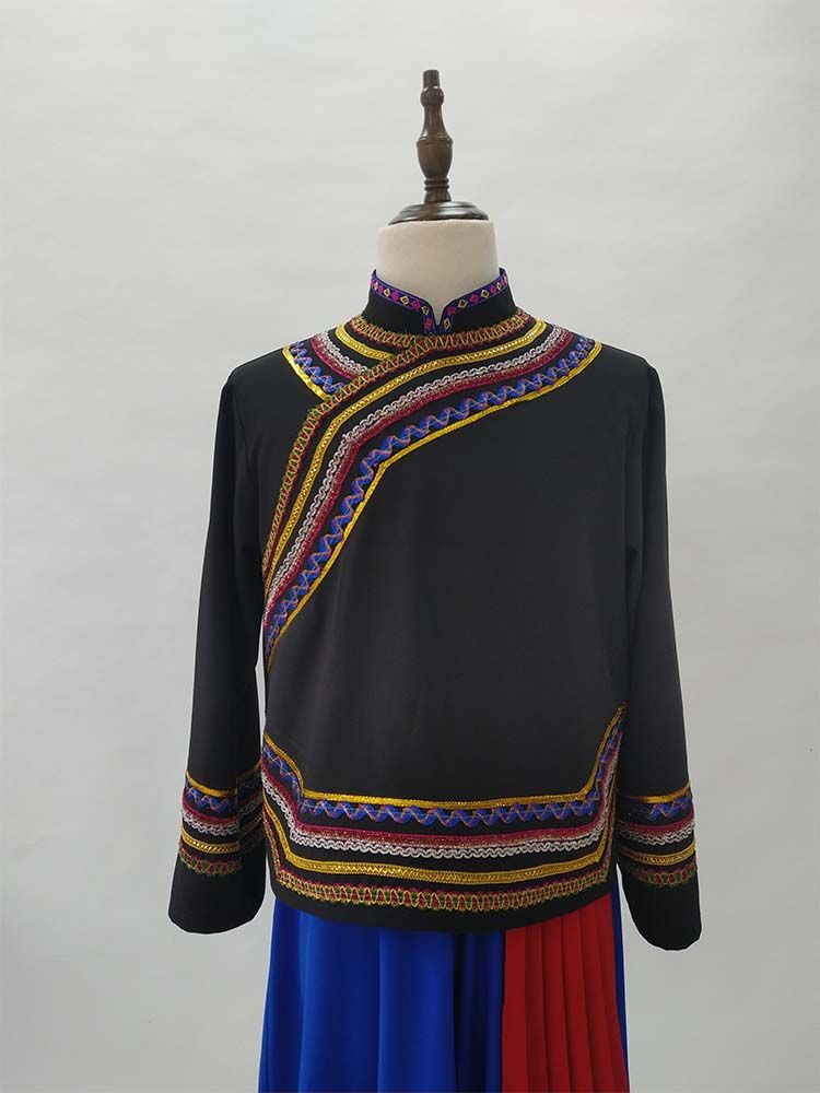Color-Block Folk Dance Ensembles — photograph 9