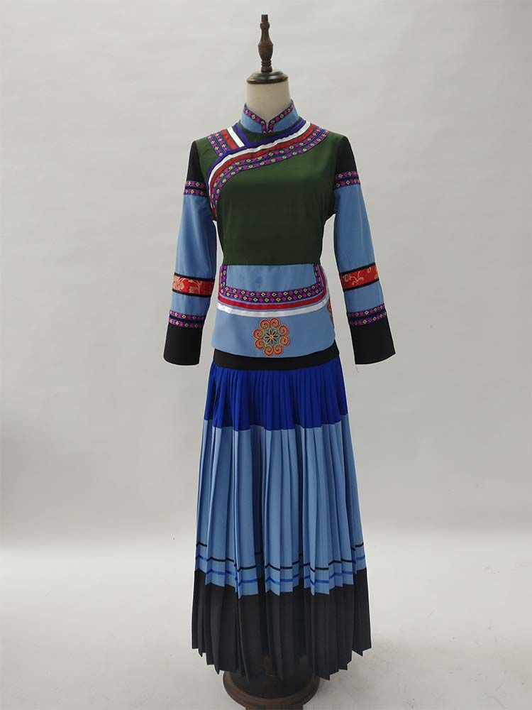 Color-Block Folk Dance Ensembles — photograph 1