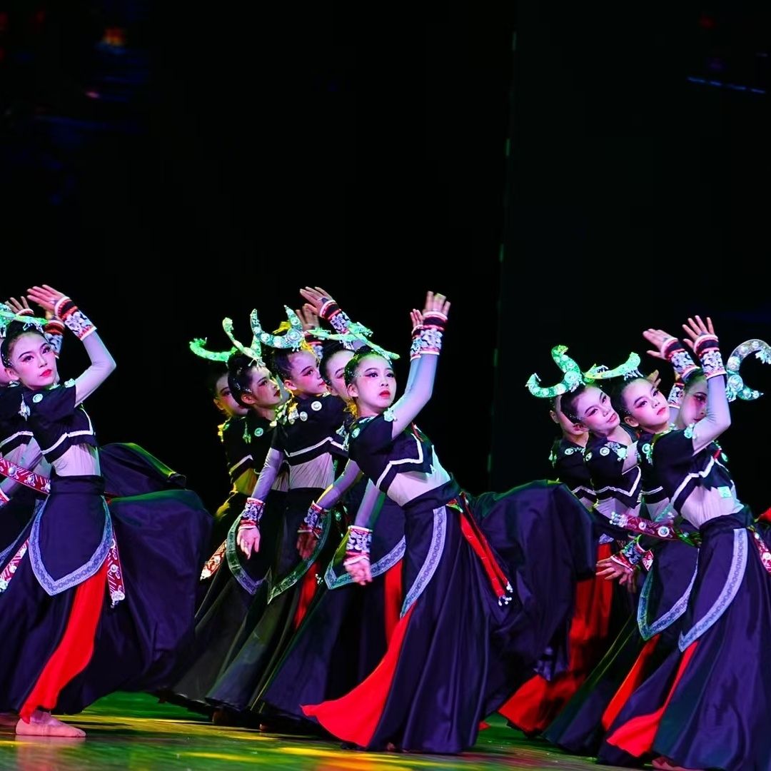 Black & Red Ornamented Dance Ensemble — photograph 2