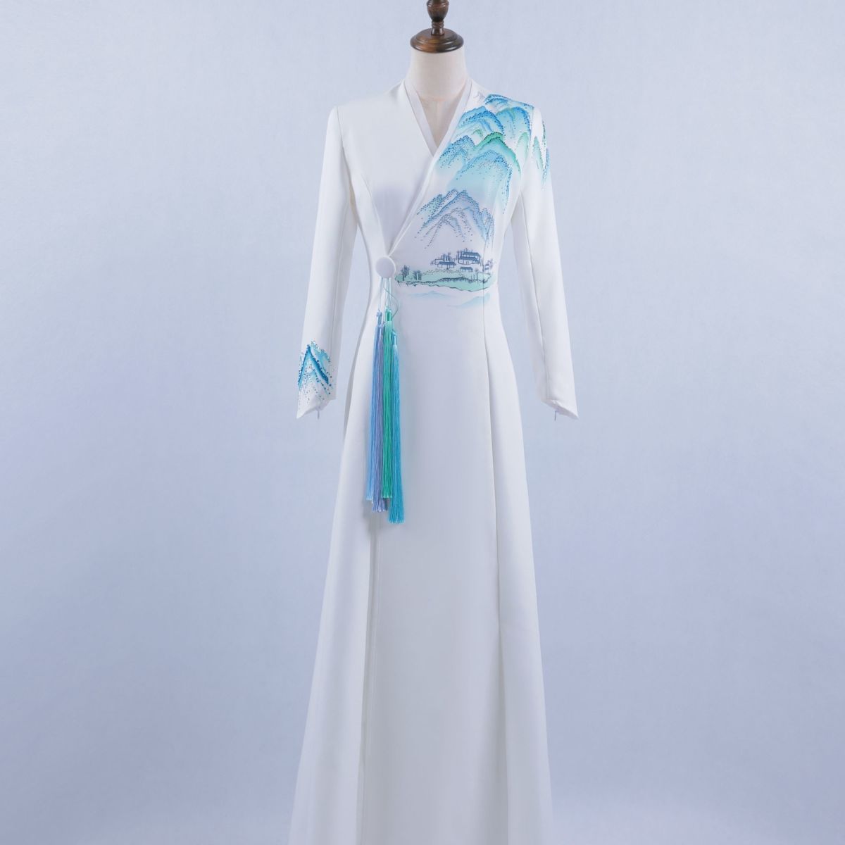White Landscape-Motif Choir Ensemble — photograph 2