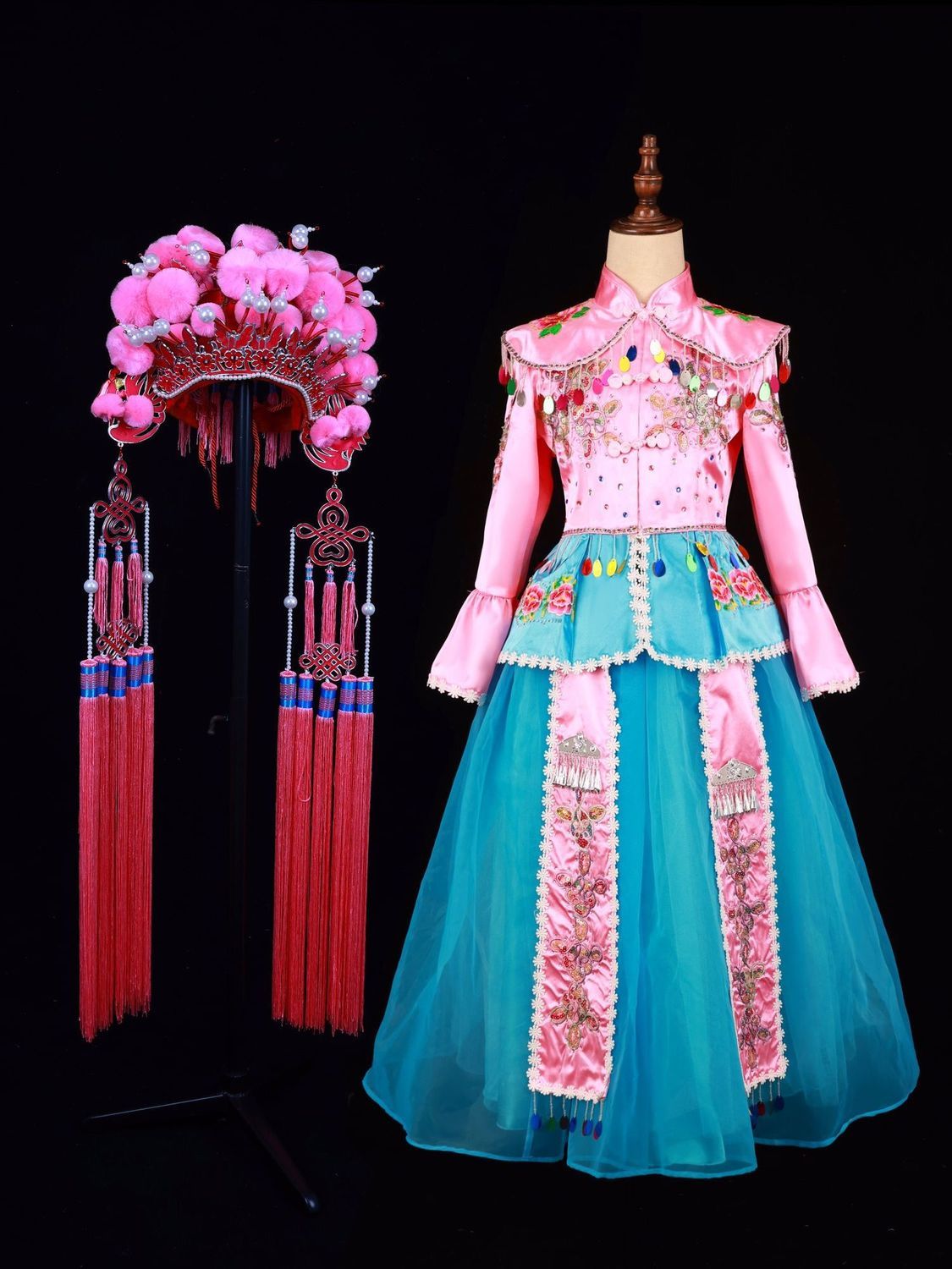 Pink and Turquoise Opera-Inspired Ensemble — photograph 1